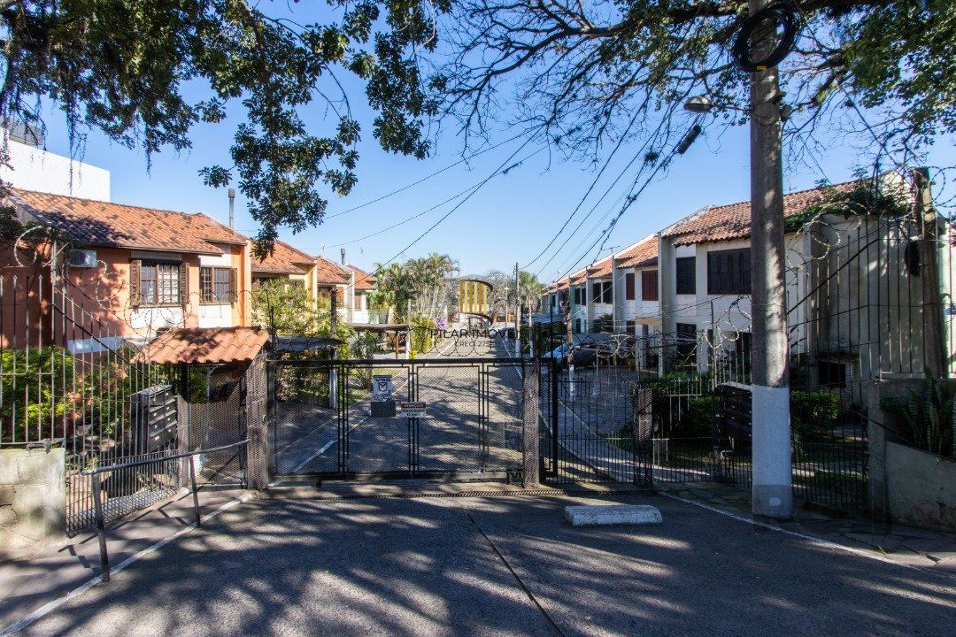 Casa de Condomínio 4 dormitórios no bairro Hípica