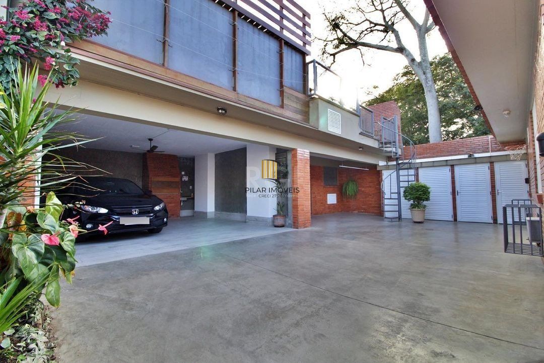 Casa para Venda - 273m², 4 dormitórios, sendo 1 suites, 5 vagas - Tristeza