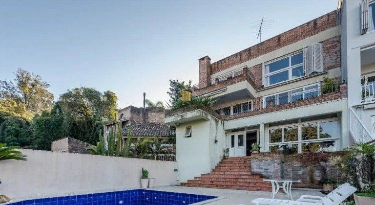 Casa 4 dormitórios no bairro Jardim Isabel