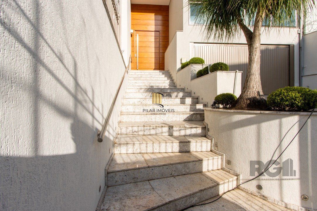 Casa com 5 suites com area privativa 714,00