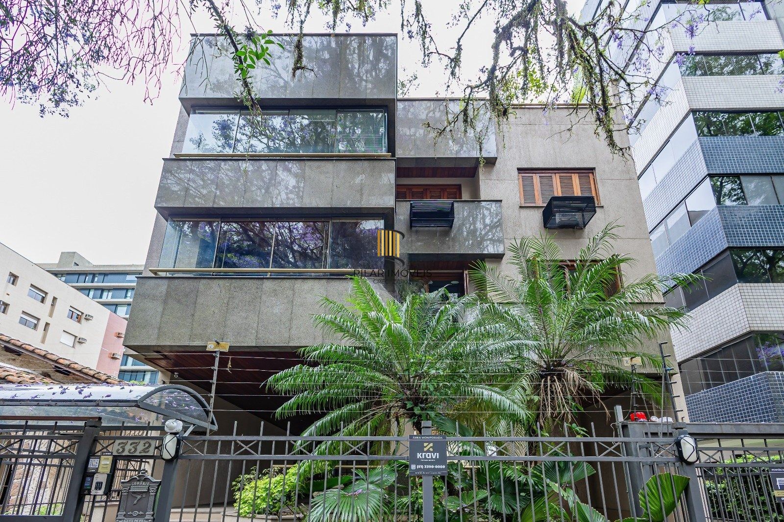 Belíssimo apartamento 03 dormitórios no Petrópolis