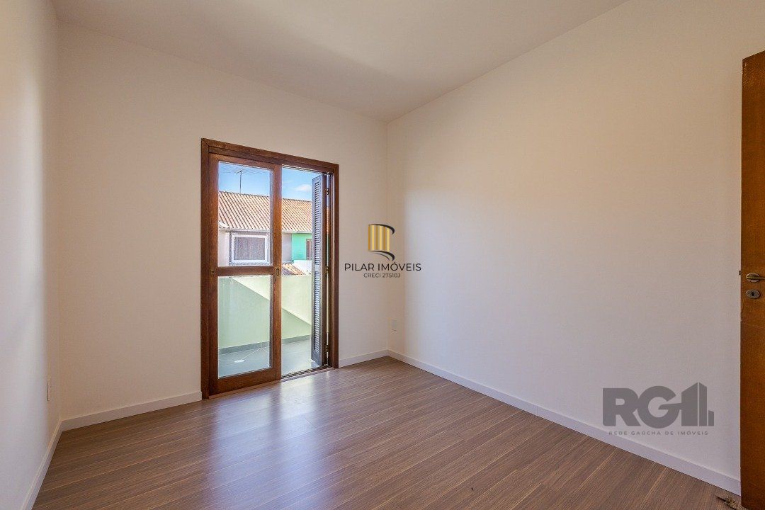 Casa 103m² - 3 dormitórios, 1 suíte, piscina, 2 vagas no bairro Hípica