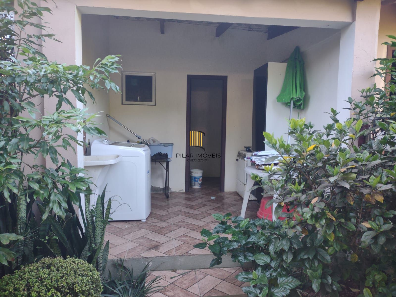Casa com 4 quartos, suíte, piscina, lareira, churrasqueira em um terreno de 616m².