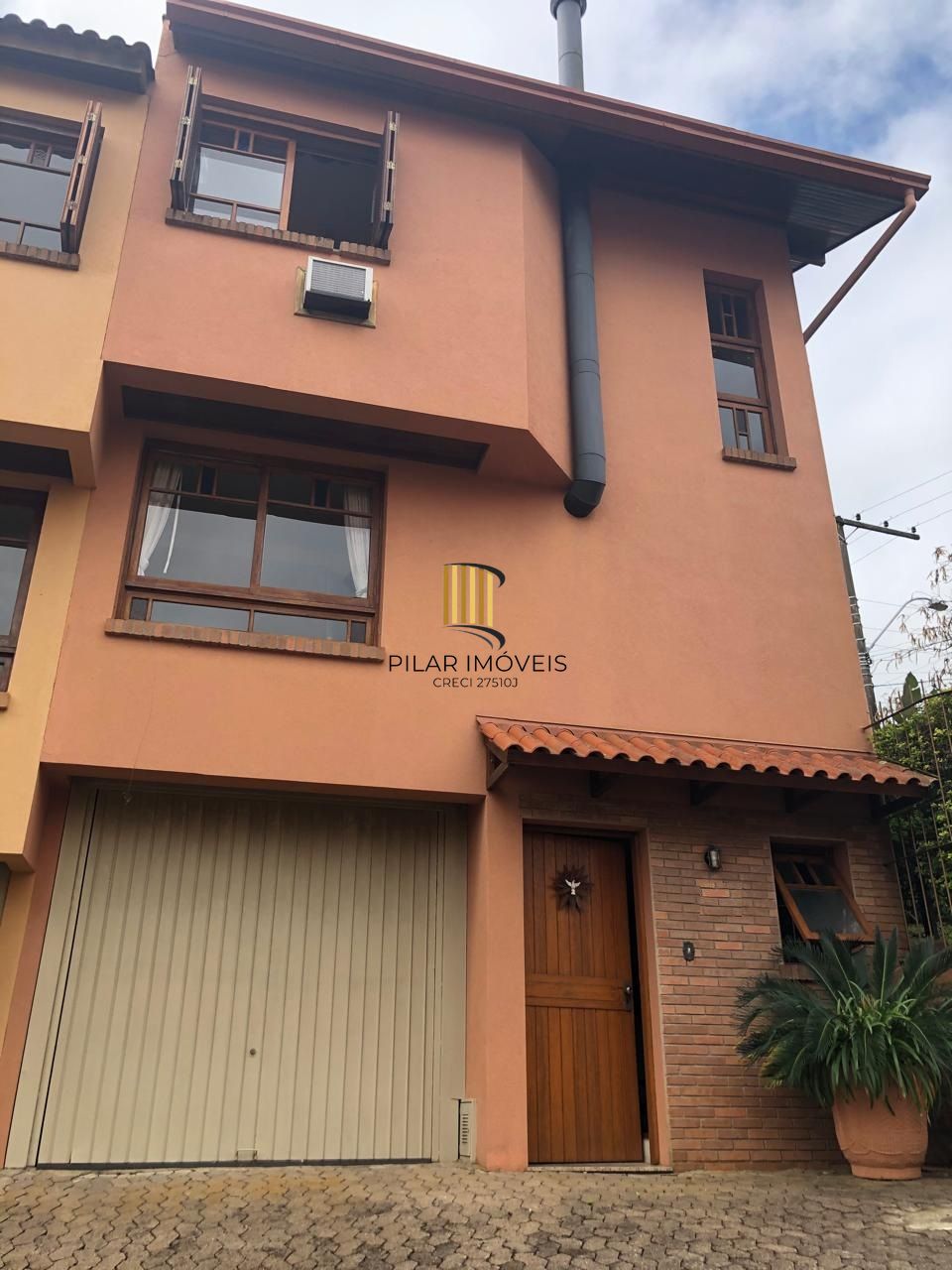 Casa de condomínio, 3 quartos, 1 suíte, 1 vaga coberta, no bairro Espirito Santo.