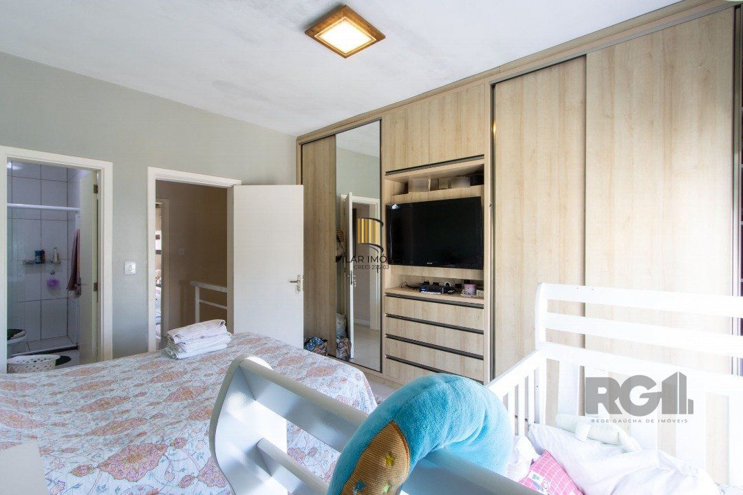 Casa 2 dormitórios no bairro Guarujá