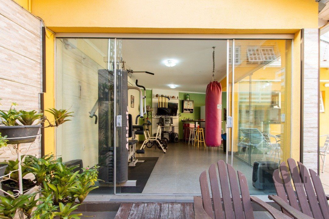 Casa para Venda - 254m², 4 dormitórios, sendo 3 suites, 5 vagas - Espirito Santo