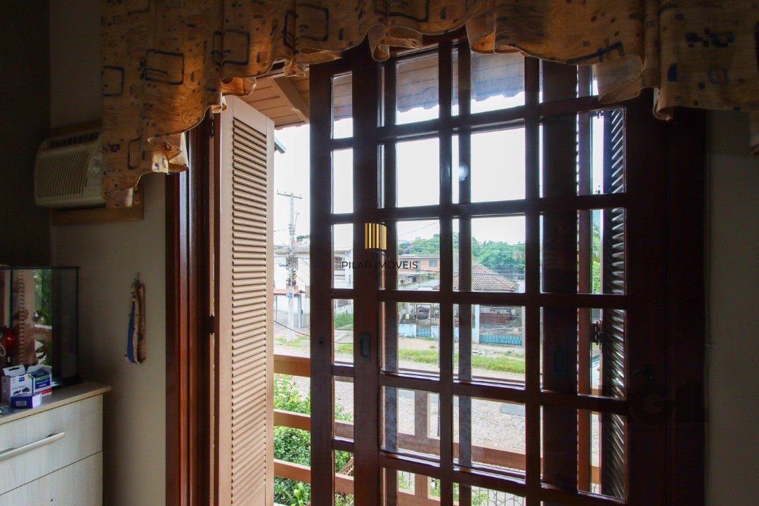 Excelente Casa Tipo Sobrado de alvenaria