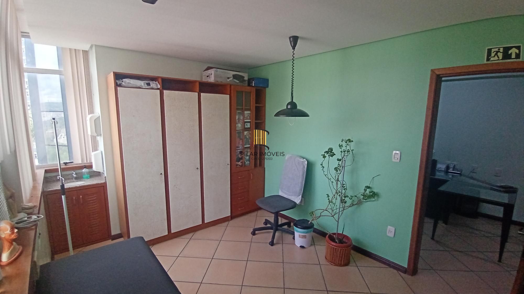 Imóvel comercial com 3 salas e recepção no Centro Histórico