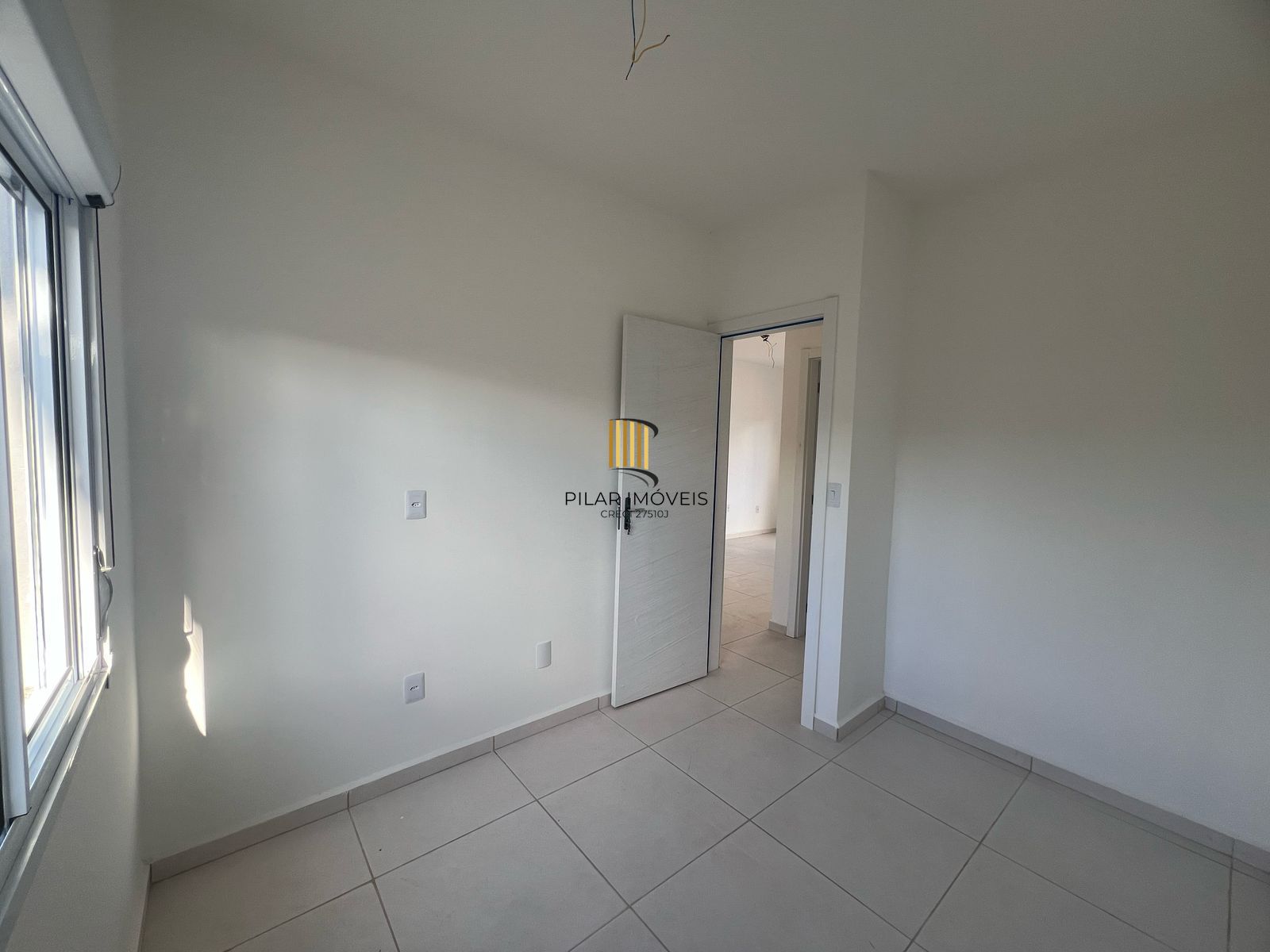 Casa com 2 dormitórios, banheiro social e pátio