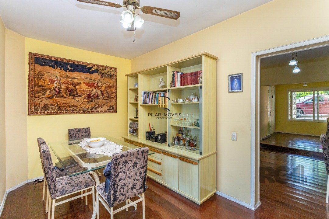 Casa com 3 Quartos à Venda, 293 m² por R$ 650.000