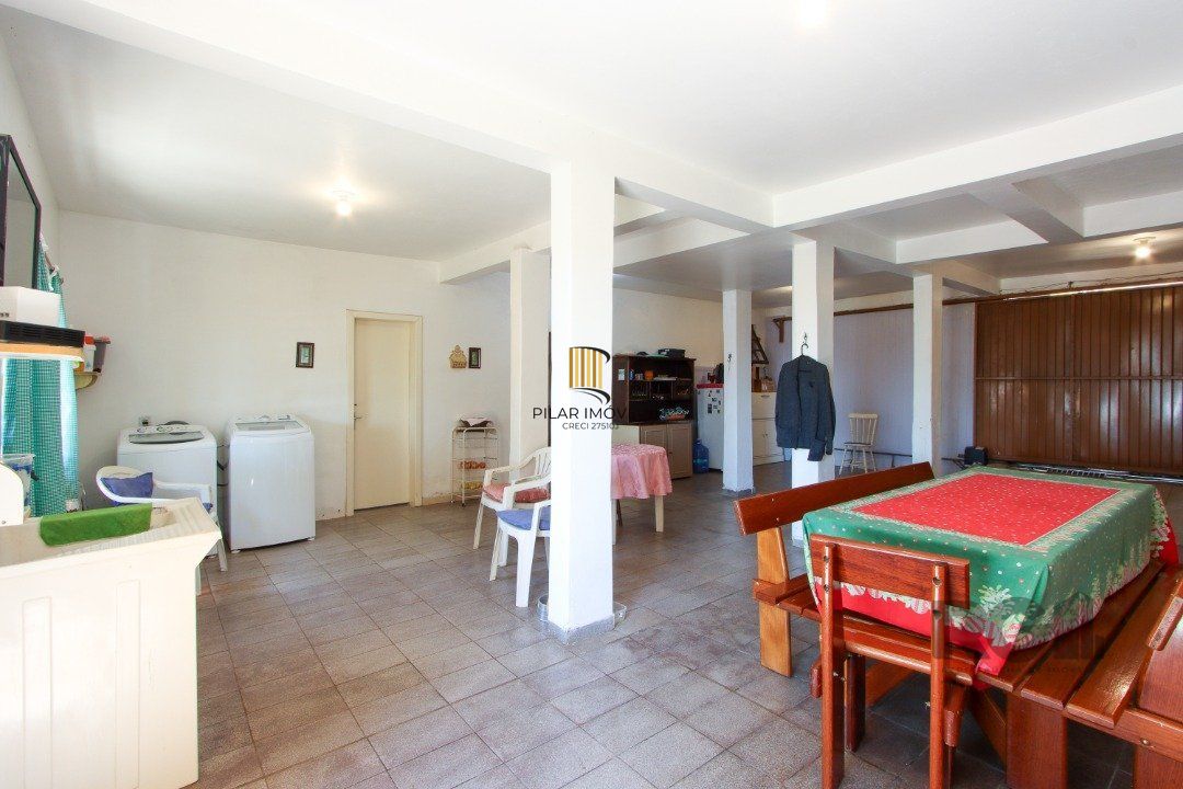 Casa 04 dormitórios, 02 suítes, living 02 ambientes