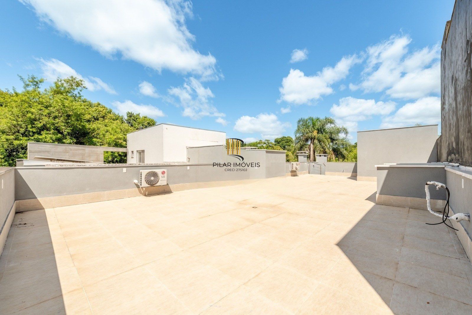 Casa em Condomínio com 228m² e 3 dormitórios, 1 suíte, 3 vagas no bairro Sarandi