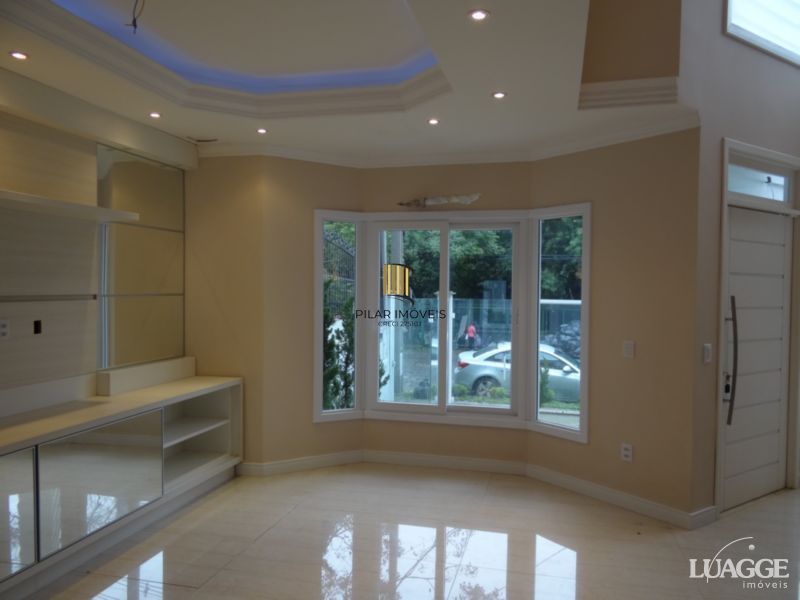 Casa para Venda - 305m², 3 dormitórios, sendo 3 suites, 4 vagas - Nonoai