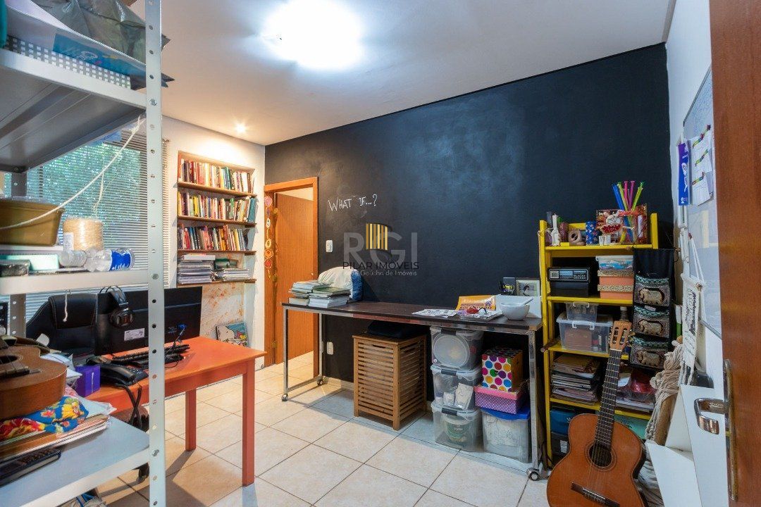 Casa para Venda - 292.21m², 4 dormitórios, sendo 2 suites, 3 vagas - Tristeza