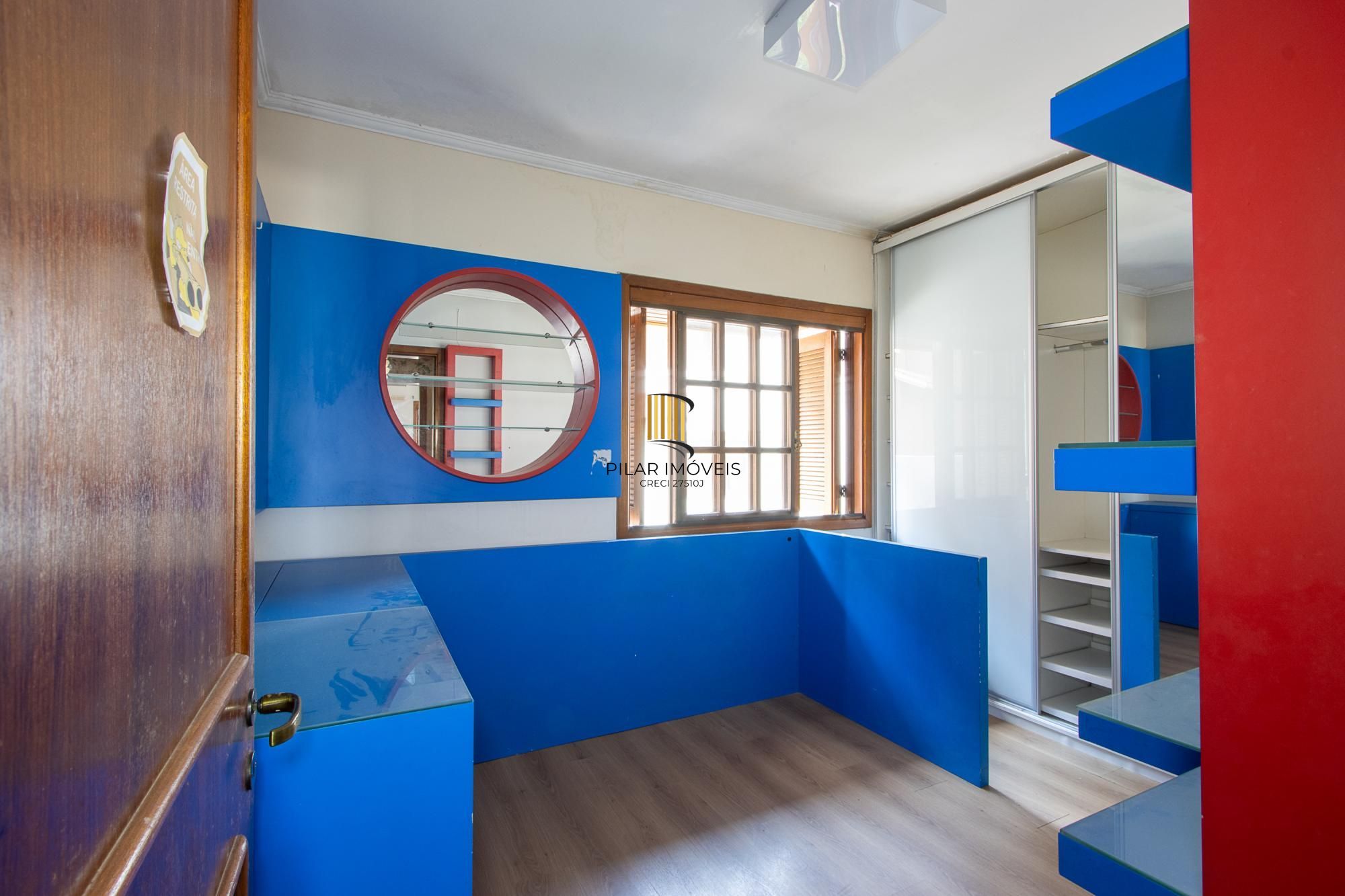 Casa em condominio Zona Sul, desocupada
