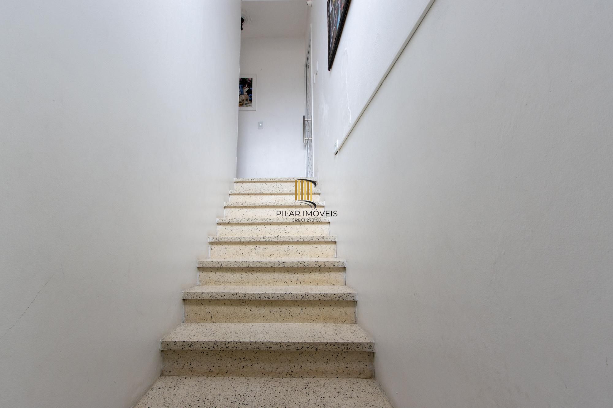 Casa 6 dormitórios no bairro Santa Tereza