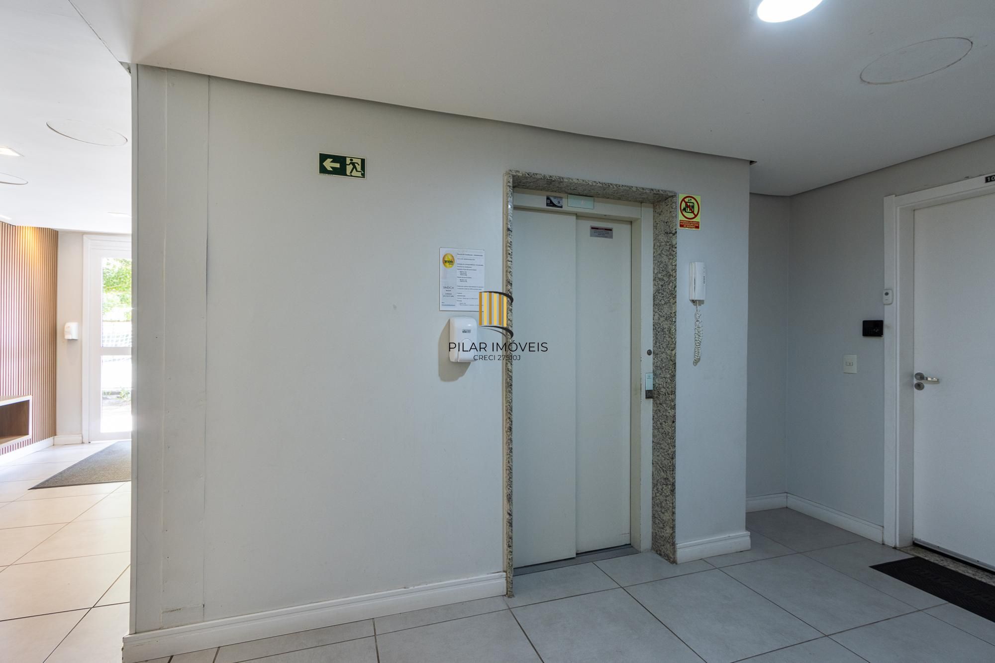 Apartamento 2 quartos, 1 vaga escritura, elevador - Bairro Cristal