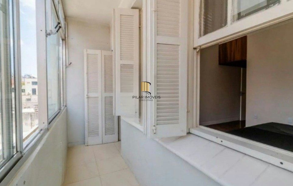 Apartamento mobiliado de 2 dormitórios ao lado da Redenção