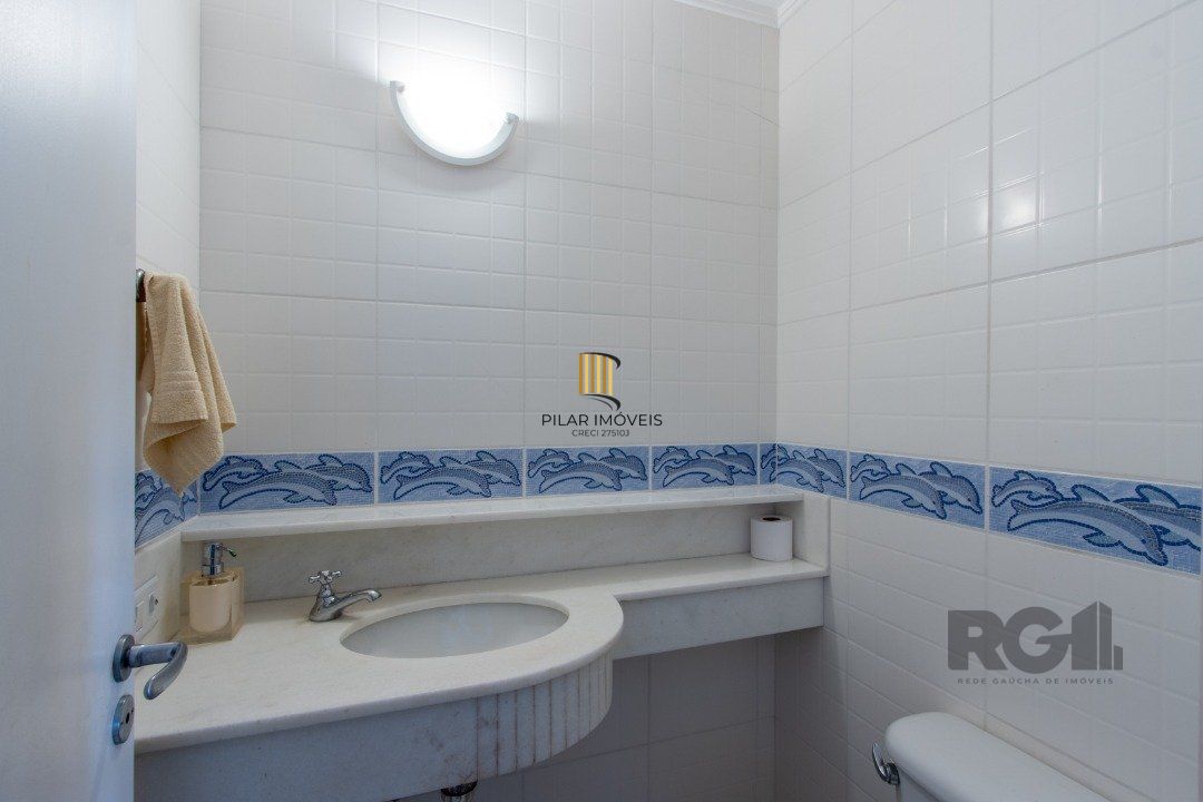 Casa deslumbrante vista do Guaiba, 3 dormitórios, sendo 1 suite master com closet e banheira de hidro com vista para o rio