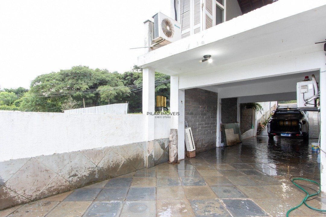 Casa 4 dormitórios no bairro Hípica