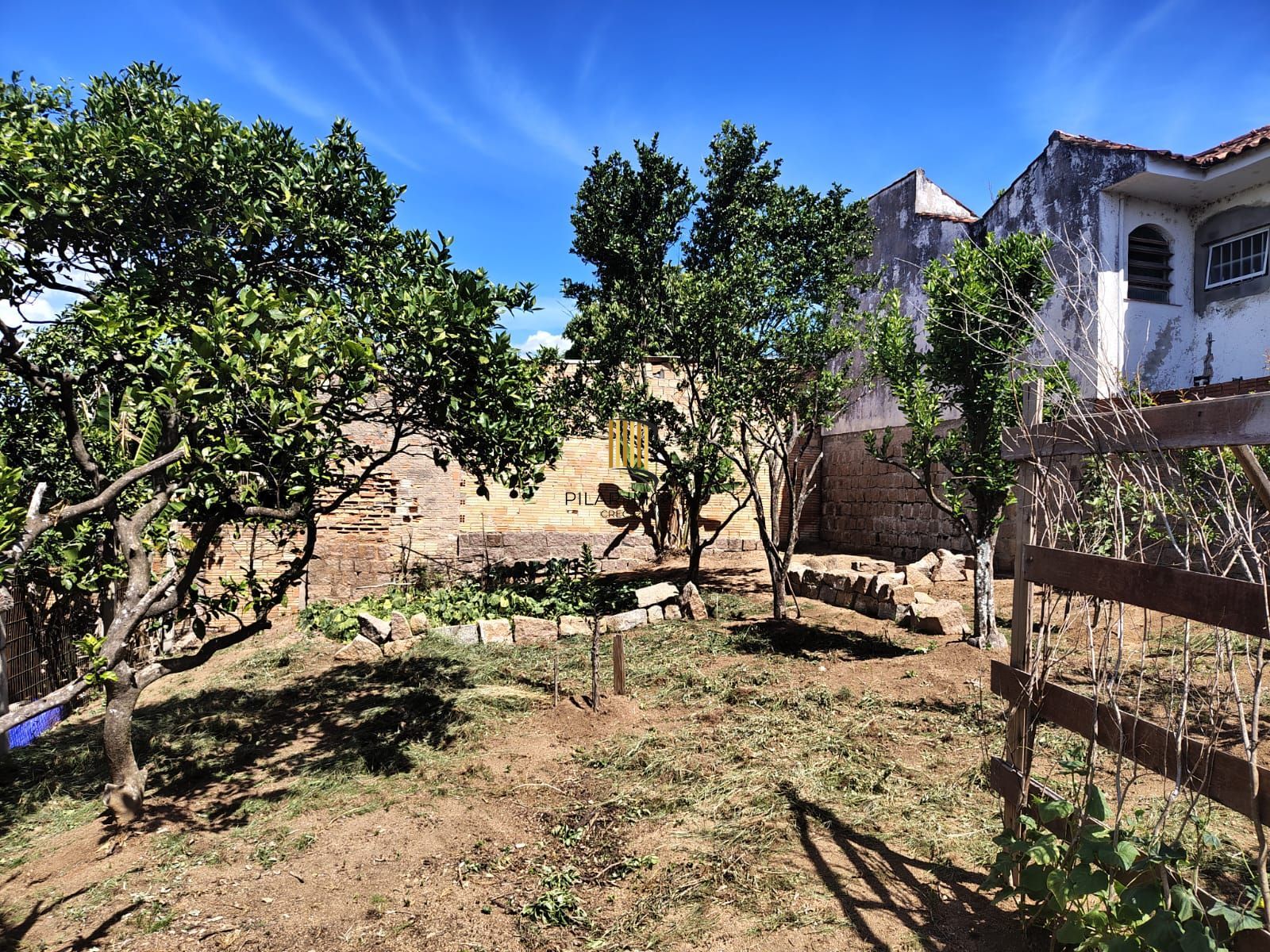 Casa térrea no bairro Vila Nova.