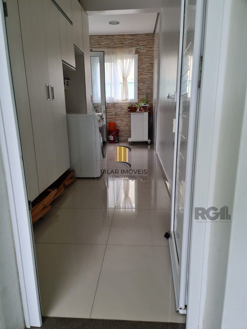 Casa 3 dormitórios no bairro Hípica