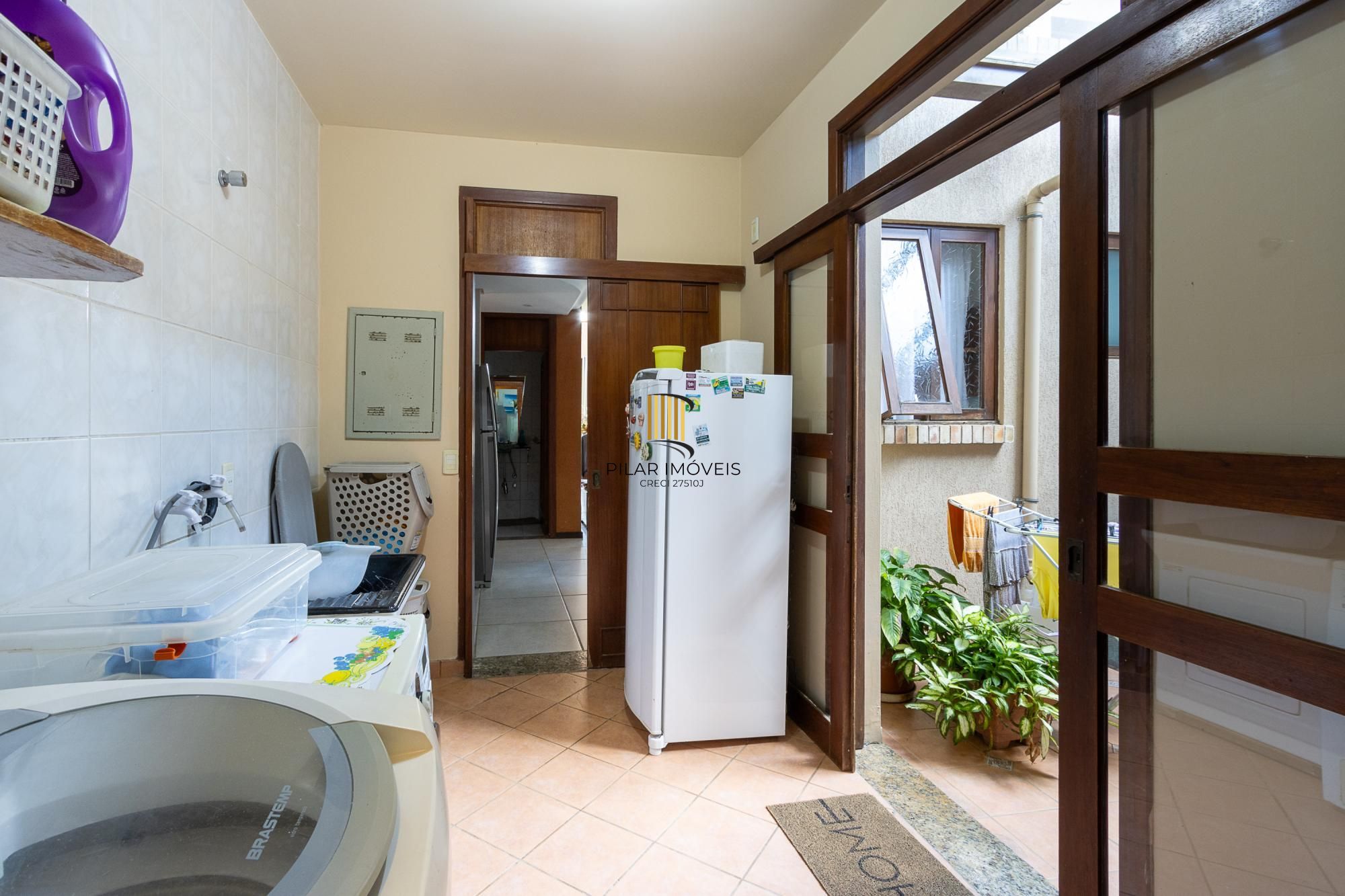 Casa em condomínio á venda com 6 dormitórios em Porto Alegre