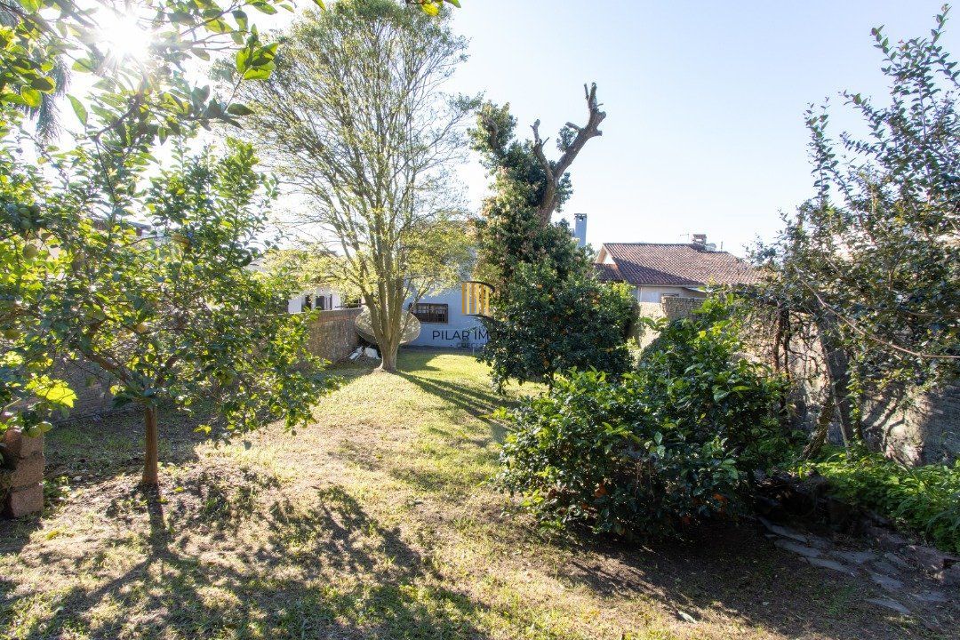 Casa para Venda - 300m², 3 dormitórios, sendo 1 suites, 4 vagas - Tristeza