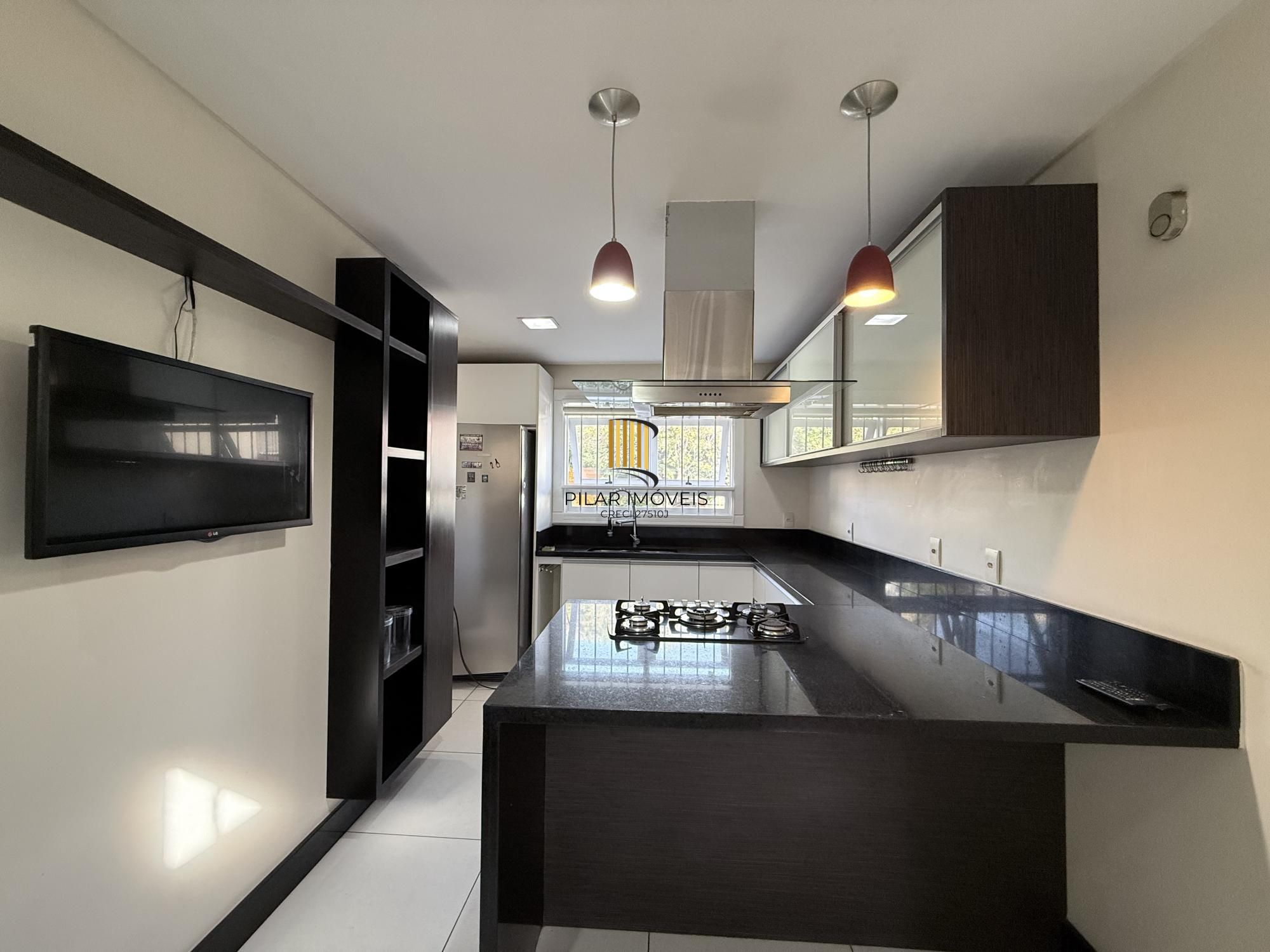 Casa 5 dormitórios no bairro Chácara das Pedras