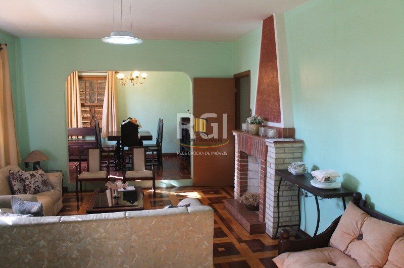 Casa para Venda - 220m², 4 dormitórios, 9 vagas - Cristal