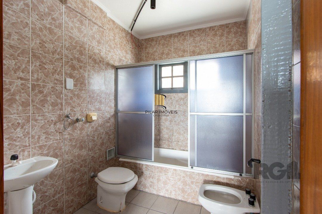 Casa 4 dormitórios no bairro Nonoai