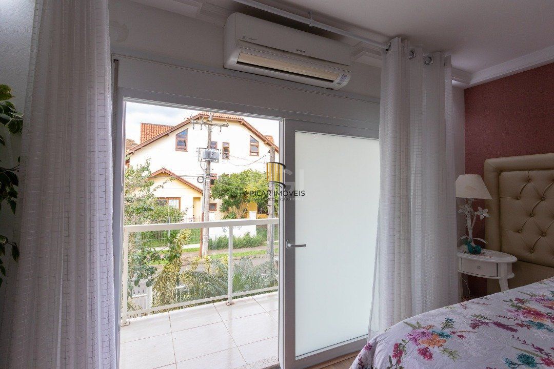 Casa para Venda - 342m², 3 dormitórios, sendo 2 suites, 2 vagas - Espírito Santo