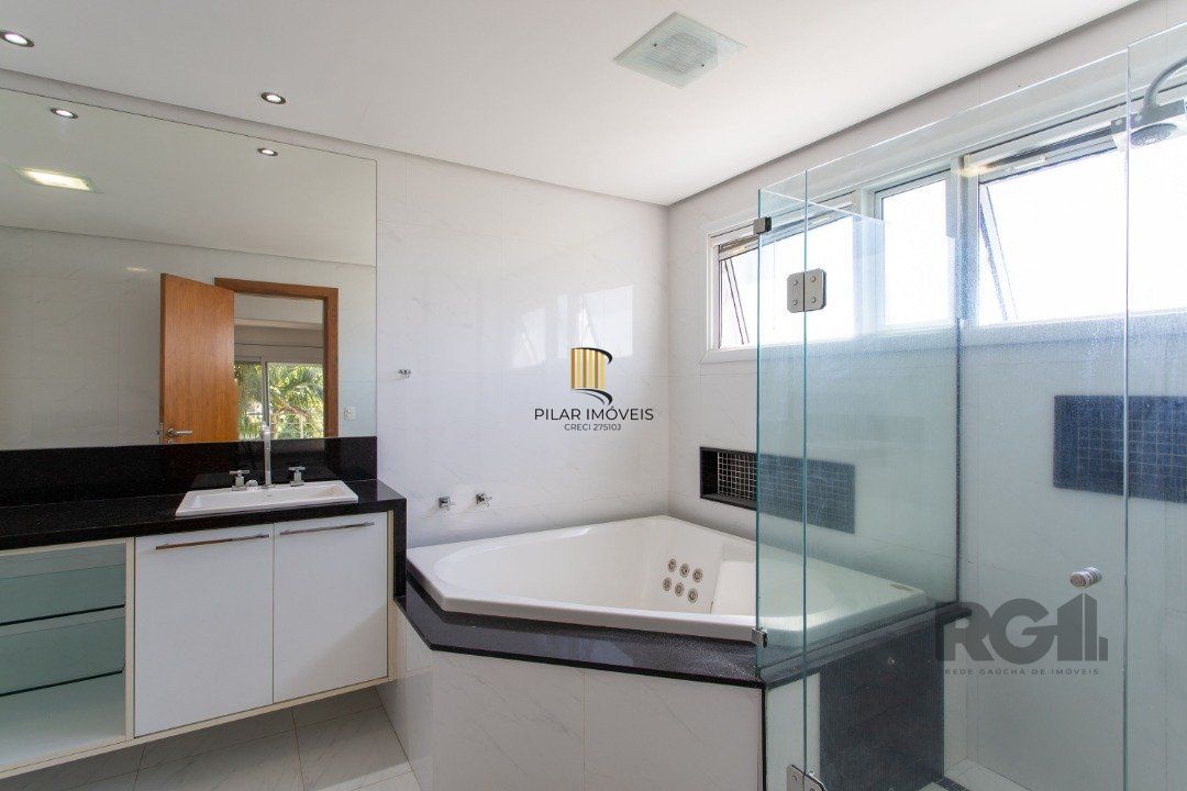 Casa  no condomínio Terra Ville , com aproximadamente 450m quadrados.