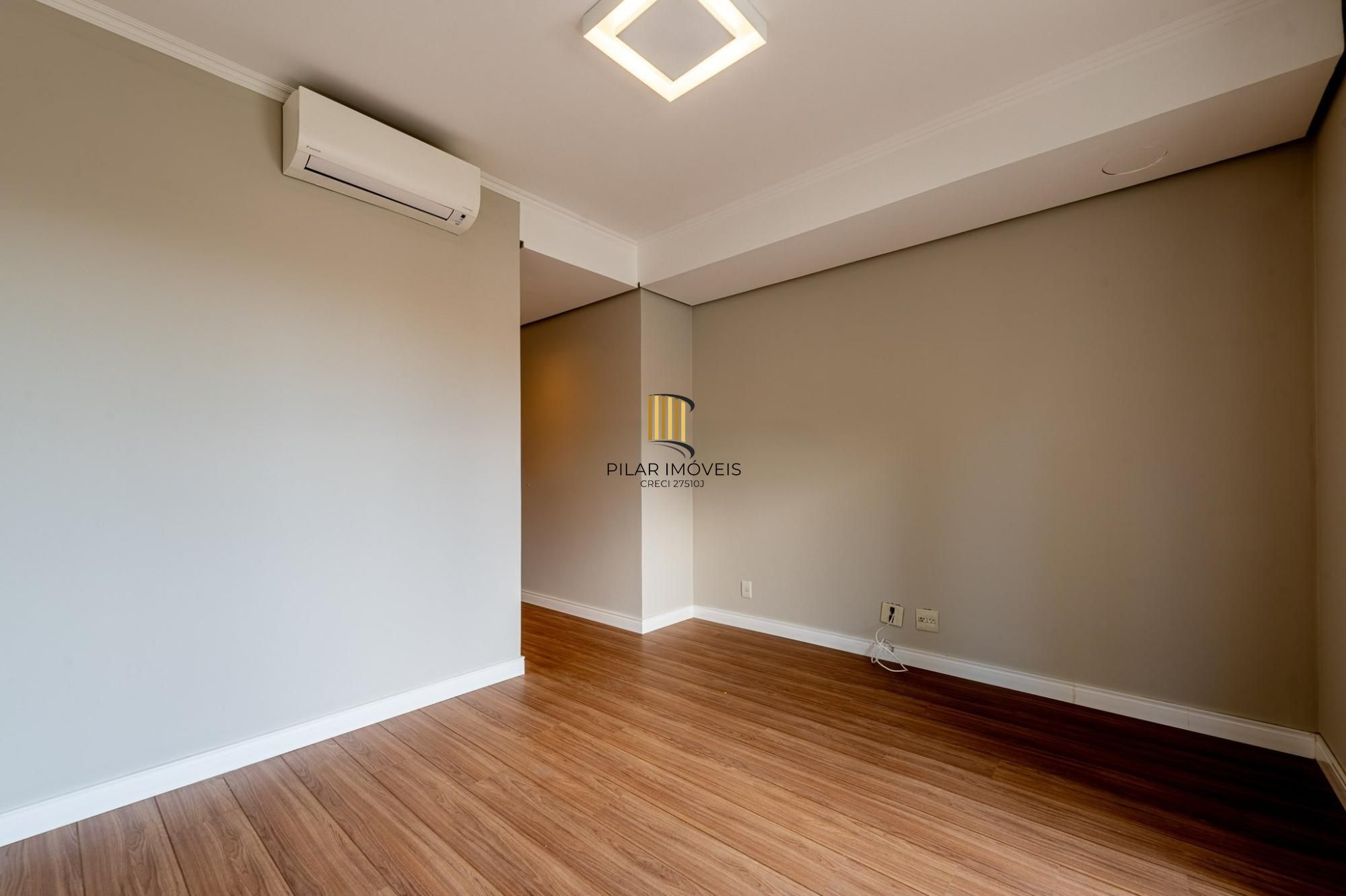 Casa de 4 dormitórios no bairro Três Figueiras