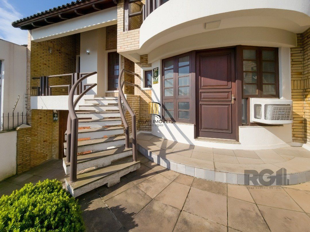 Casa 4 dormitórios no bairro Glória