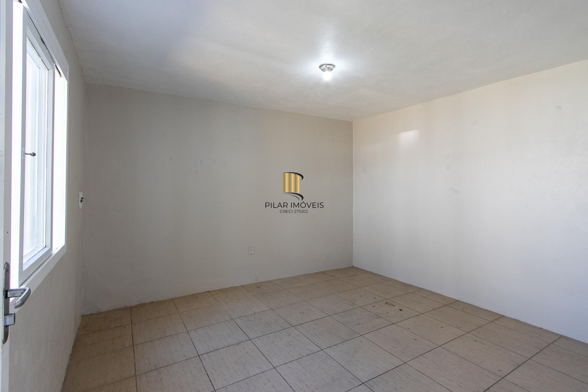 Casa de alvenaria, com 3 quartos, 1 suíte e 3 vagas de garagem.