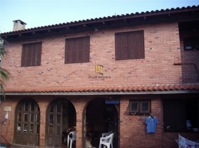 Casa para Venda - 238m², 4 dormitórios, sendo 1 suites, 2 vagas - Medianeira