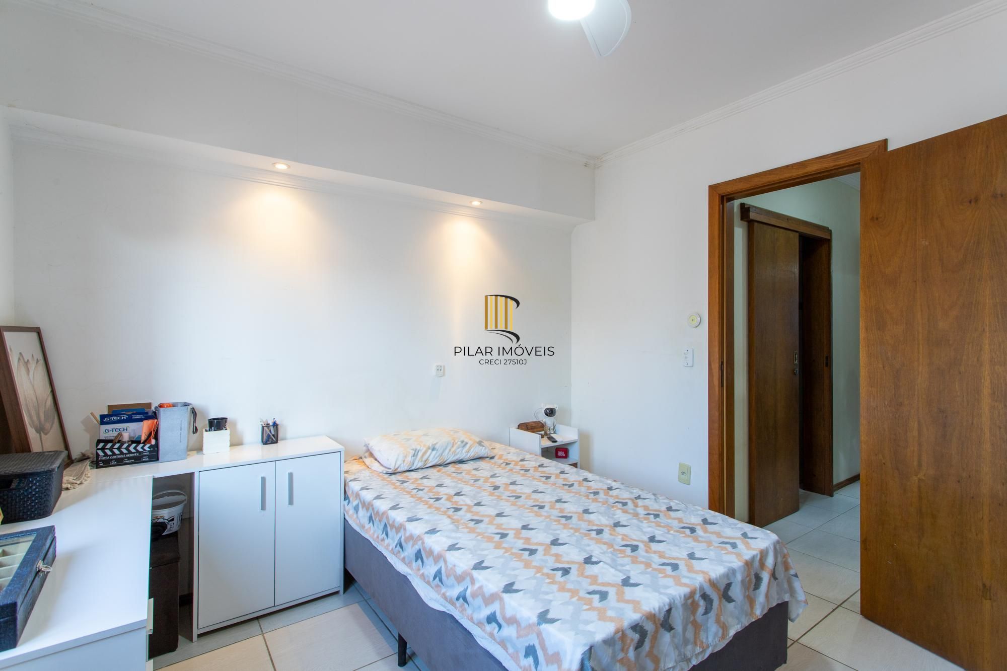 Casa 3 dormitórios no bairro Hípica
