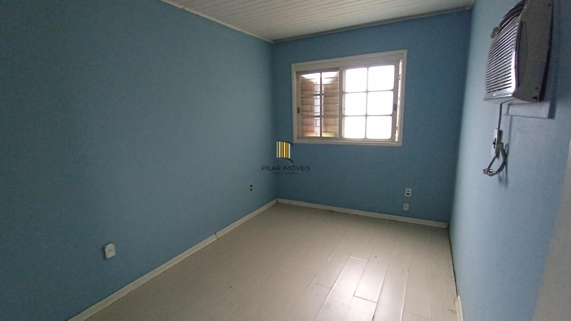 Sossego e natureza em Porto Alegre: 3 quartos, piscina e quase 2000m² de área