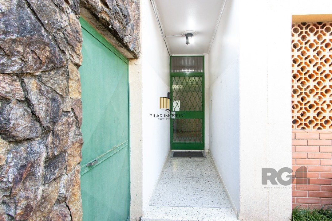 Apartamento reformado de 124m² privativos- 3 dormitórios sendo 1 suíte no bairro Medianeira