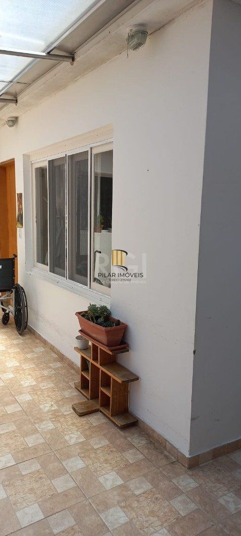 Casa 9 dormitórios no bairro Menino Deus