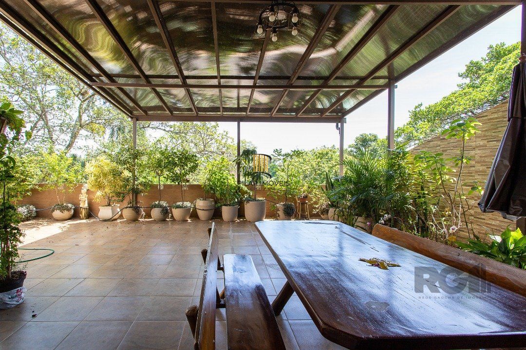 Apartamento com uma cobertura horizontal com 329,10 m² privativos com suíte