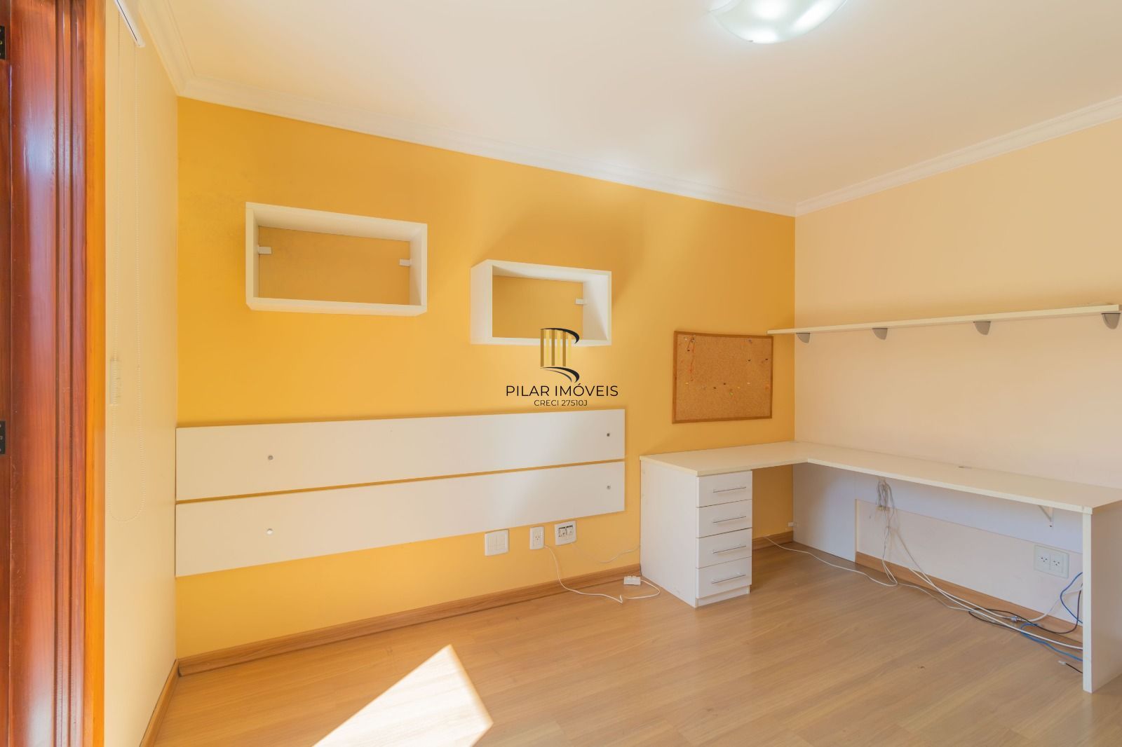 Casa Condominio para Venda - 286.89m², 4 dormitórios, sendo 2 suites, 2 vagas - Cristal