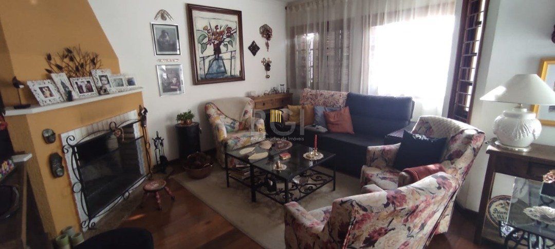 Casa para Venda - 250m², 3 dormitórios, sendo 1 suites, 2 vagas - Ipanema