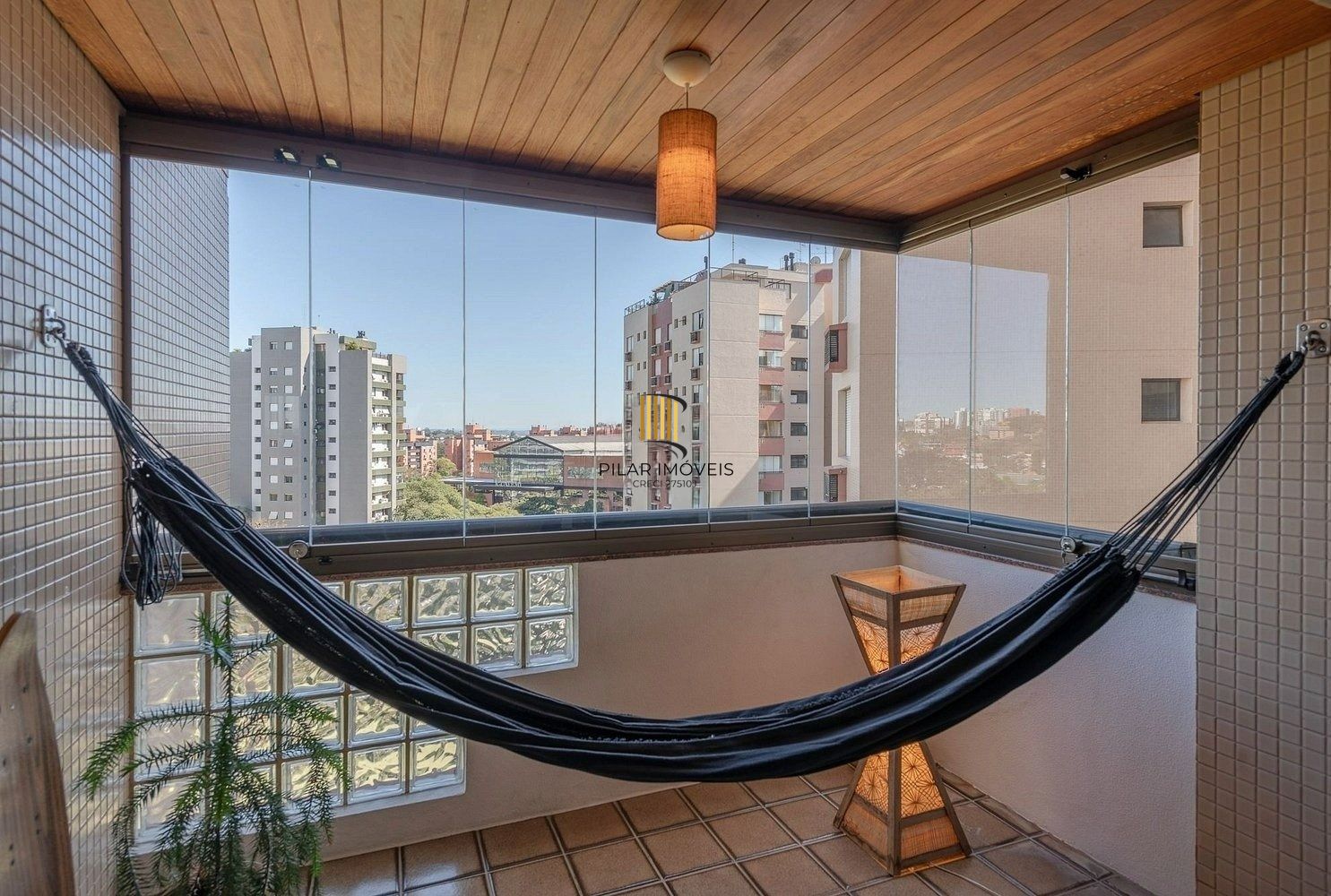 Apartamento de 2 dormitórios sendo 1 suíte e 1 vaga