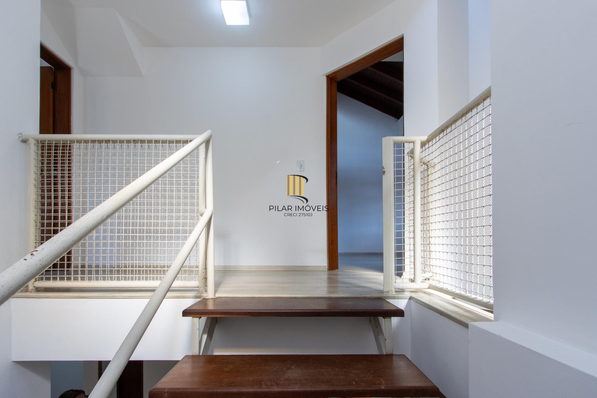 Casa para Venda - 253.35m², 3 dormitórios, sendo 1 suites, 4 vagas - Serraria