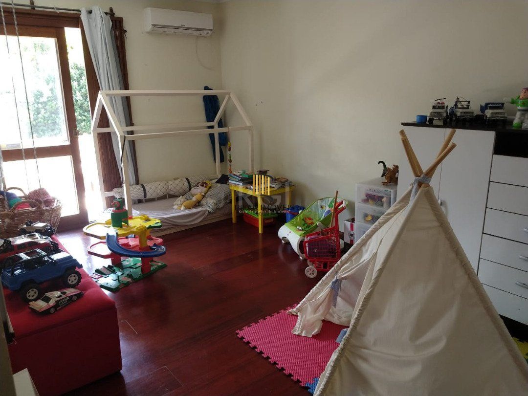 Casa Condominio para Venda - 308m², 5 dormitórios, sendo 1 suites, 3 vagas - Nonoai