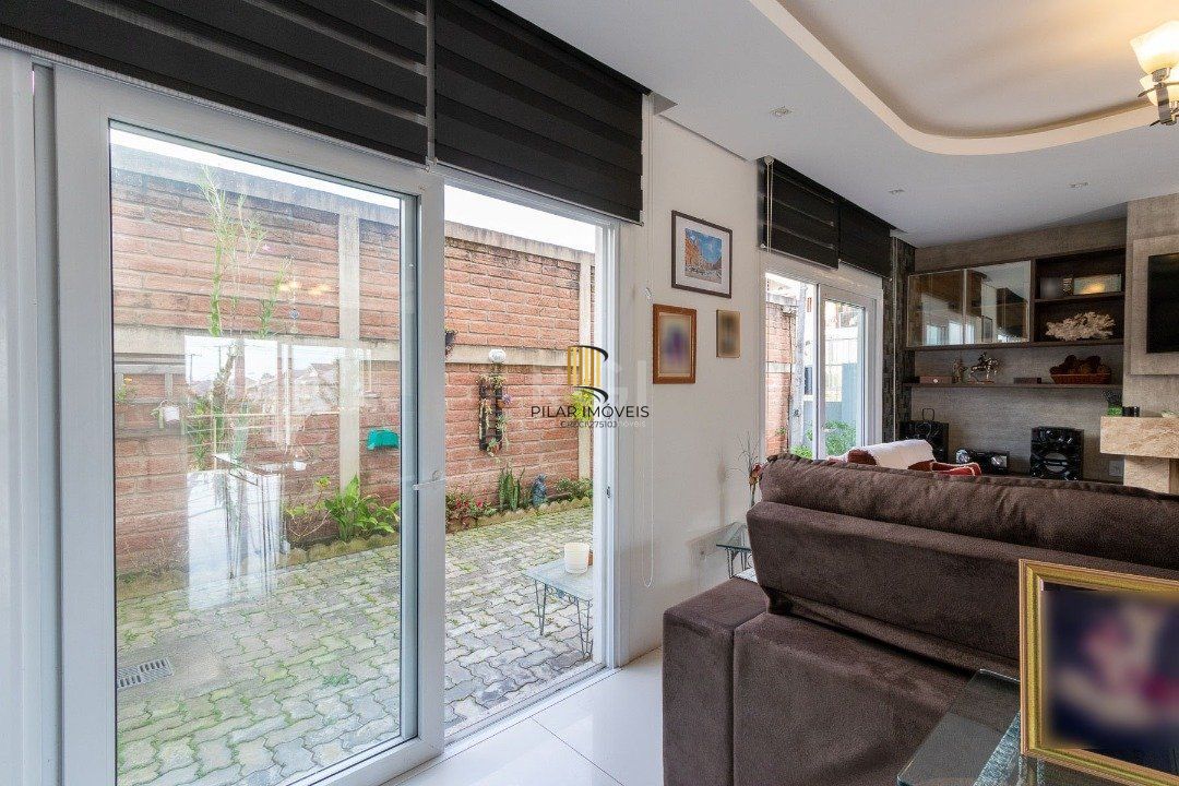 Casa para Venda - 377m², 4 dormitórios, sendo 3 suites, 3 vagas - Guarujá