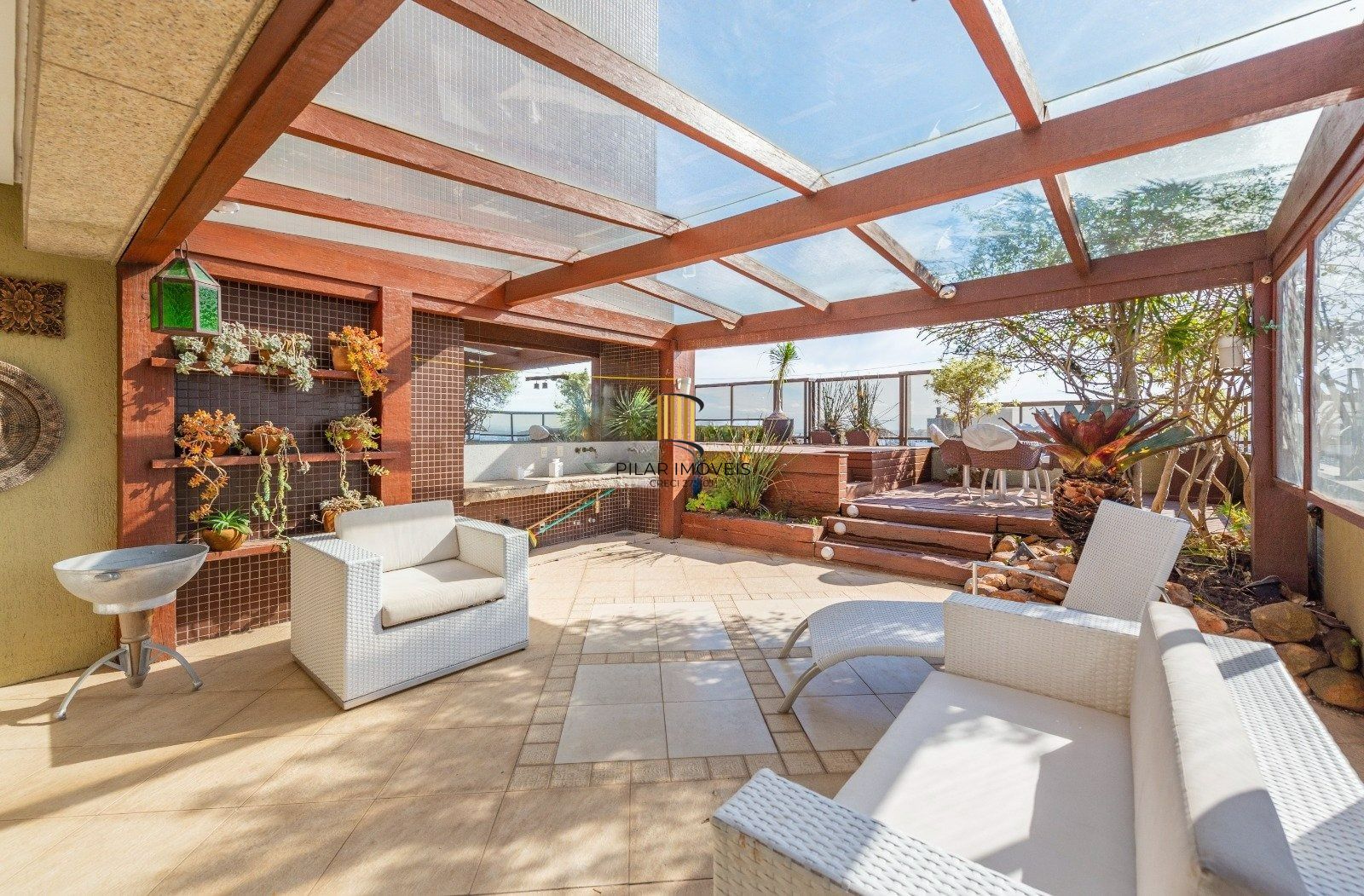 Clássica Cobertura, 600m2 privativos, 4 Dormitórios Sendo 3 Suítes!