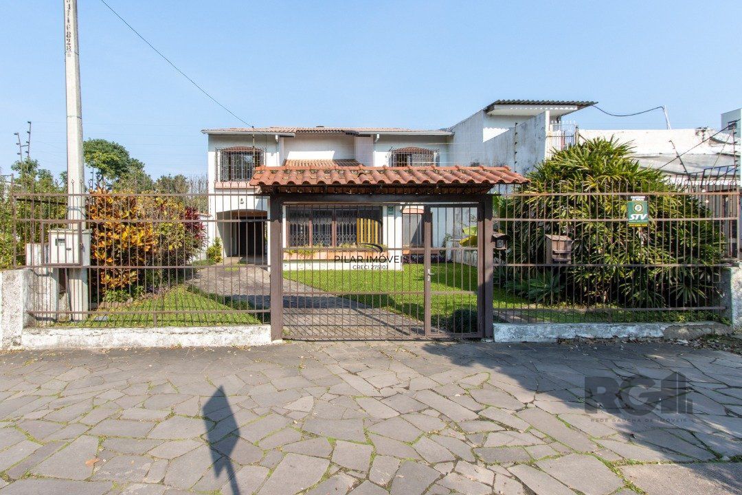 Casa para Venda - 72.6m², 4 dormitórios, sendo 1 suites, 6 vagas - Camaquã